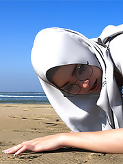 Interracial porn like on internet - Dahlia's Beach Day Out by Hijabophilia